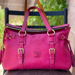 🦄 SOLD!!!!!!! Rare Dooney Fuchsia Double Strap